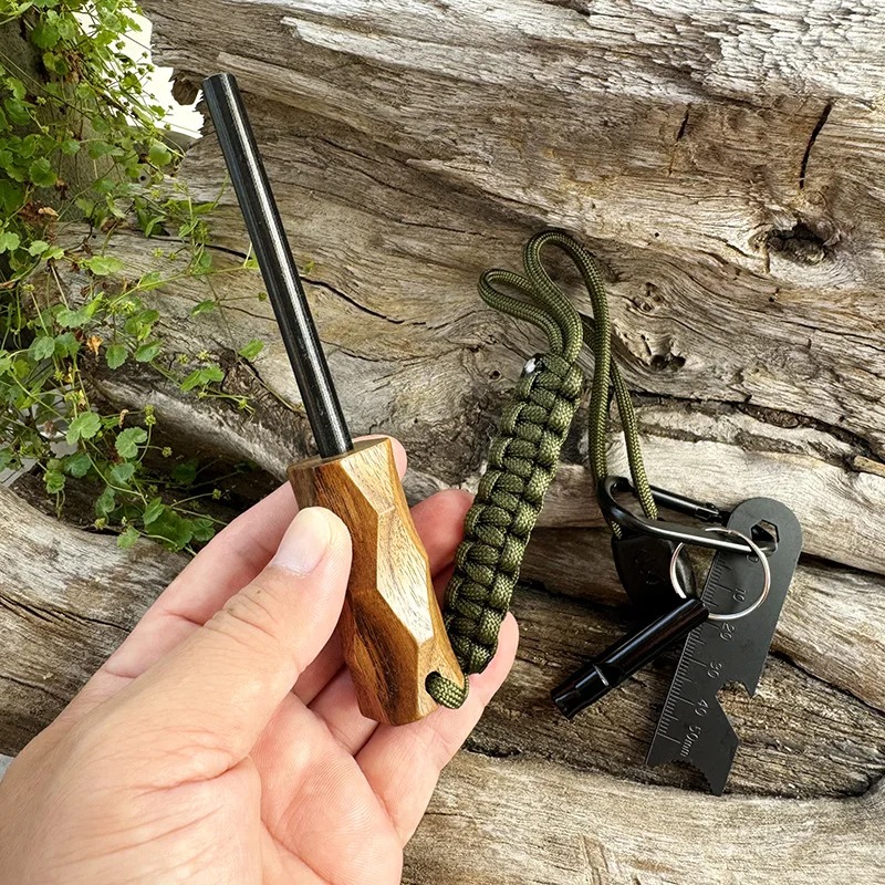 新しい屋外用フリントファイヤースターター、木製ハンドル付きイ - Fire Starter Flint のレビューと価格